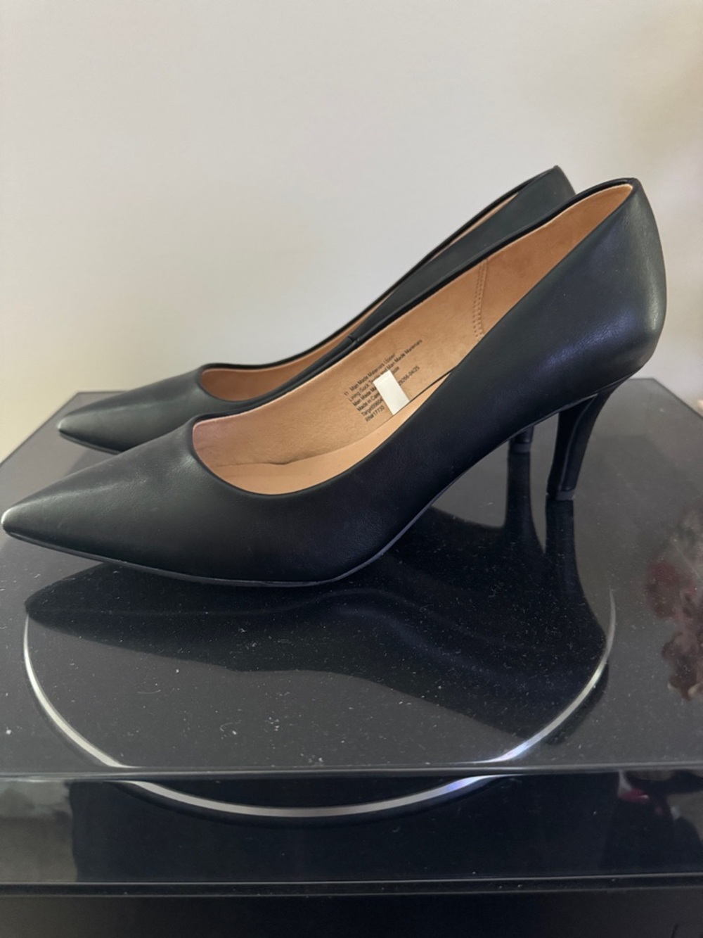 Classic Black Pointed-Toe Women's Pumps - Picture 3 of 4